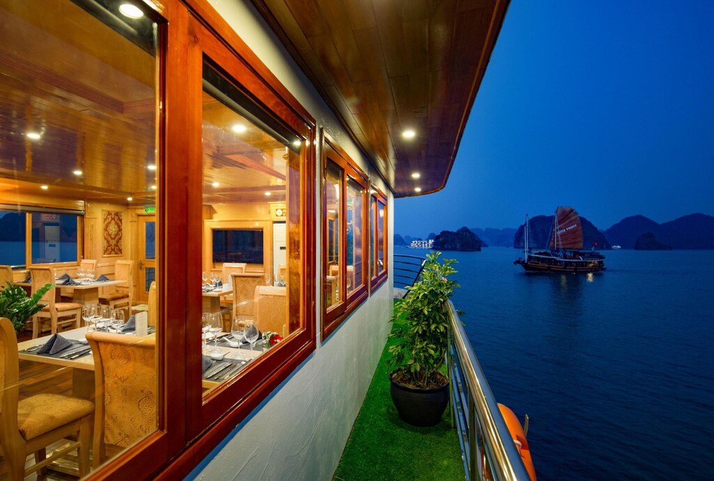 Swan cruise Halong bay