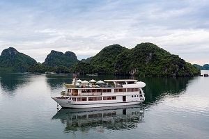 Swan cruise Halong bay