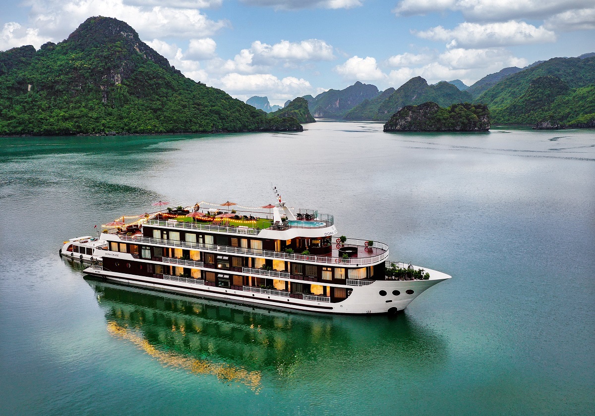 Dora cruise halong bay