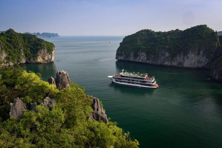 Dora cruise halong bay